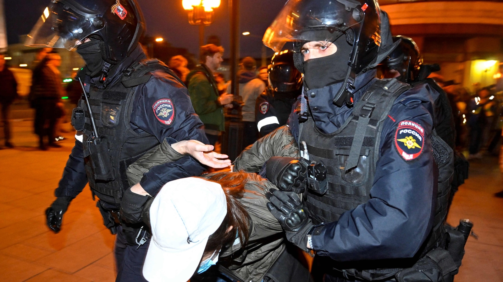 Über Tausend Festnahmen bei Protesten in Russland oe24 at