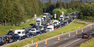 Urlauber Verkehr sorgt für bis zu 28 Kilometer Stau oe24 at