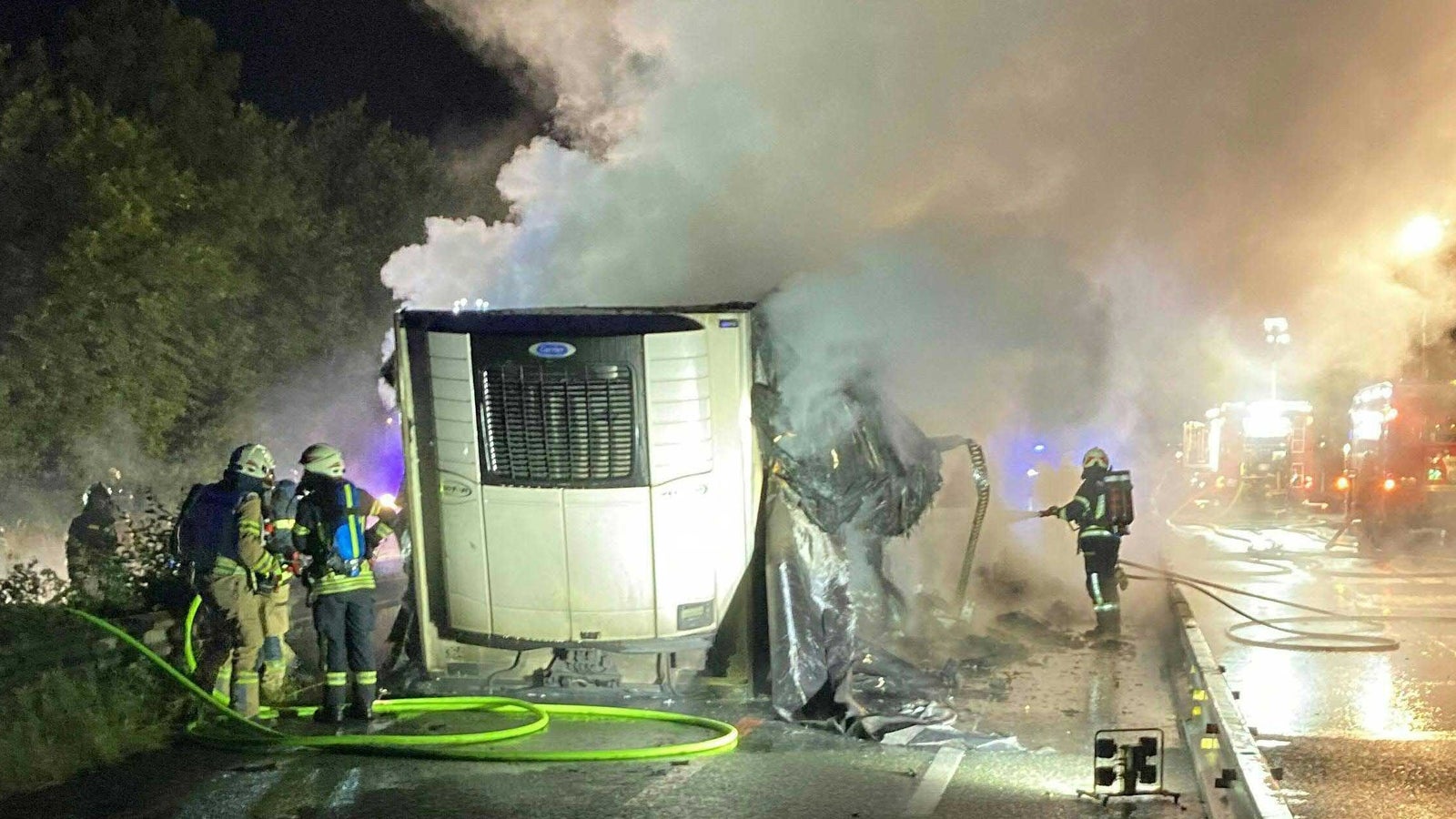 Lkw Brannte Auf A Bei W Rgl Autobahn Gesperrt Oe At