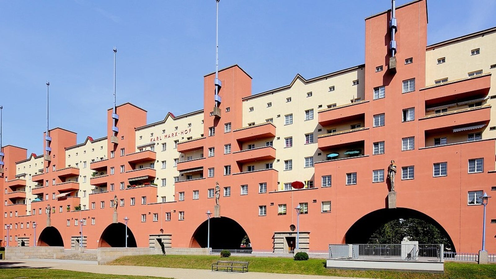 Sch Sse Im Gemeindebau Riesiges Polizei Aufgebot Oe At