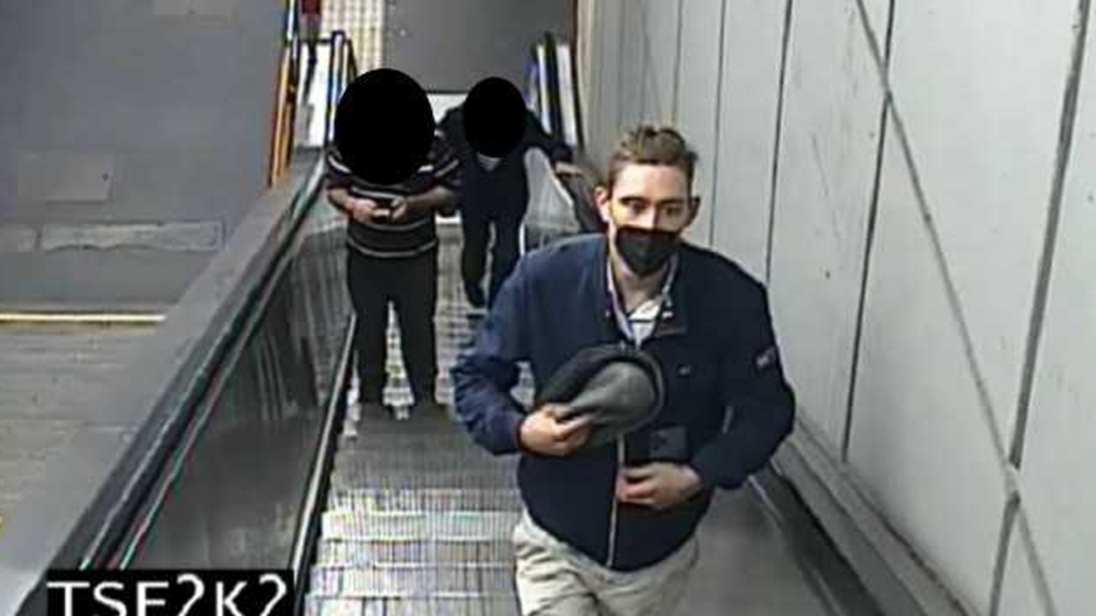 Polizei fahndet nach diesem U Bahn Schläger oe24 at