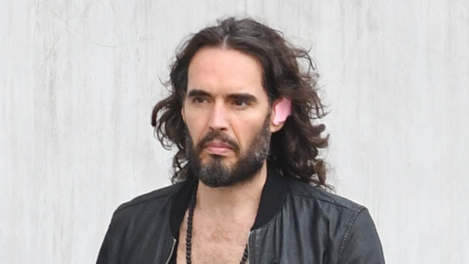 Nach Missbrauchs Vorwürfen Russell Brand bricht sein Schweigen via