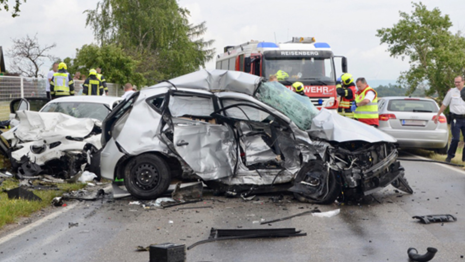 Horror Crash In Baden Mit Zwei Toten Oe24 Tv