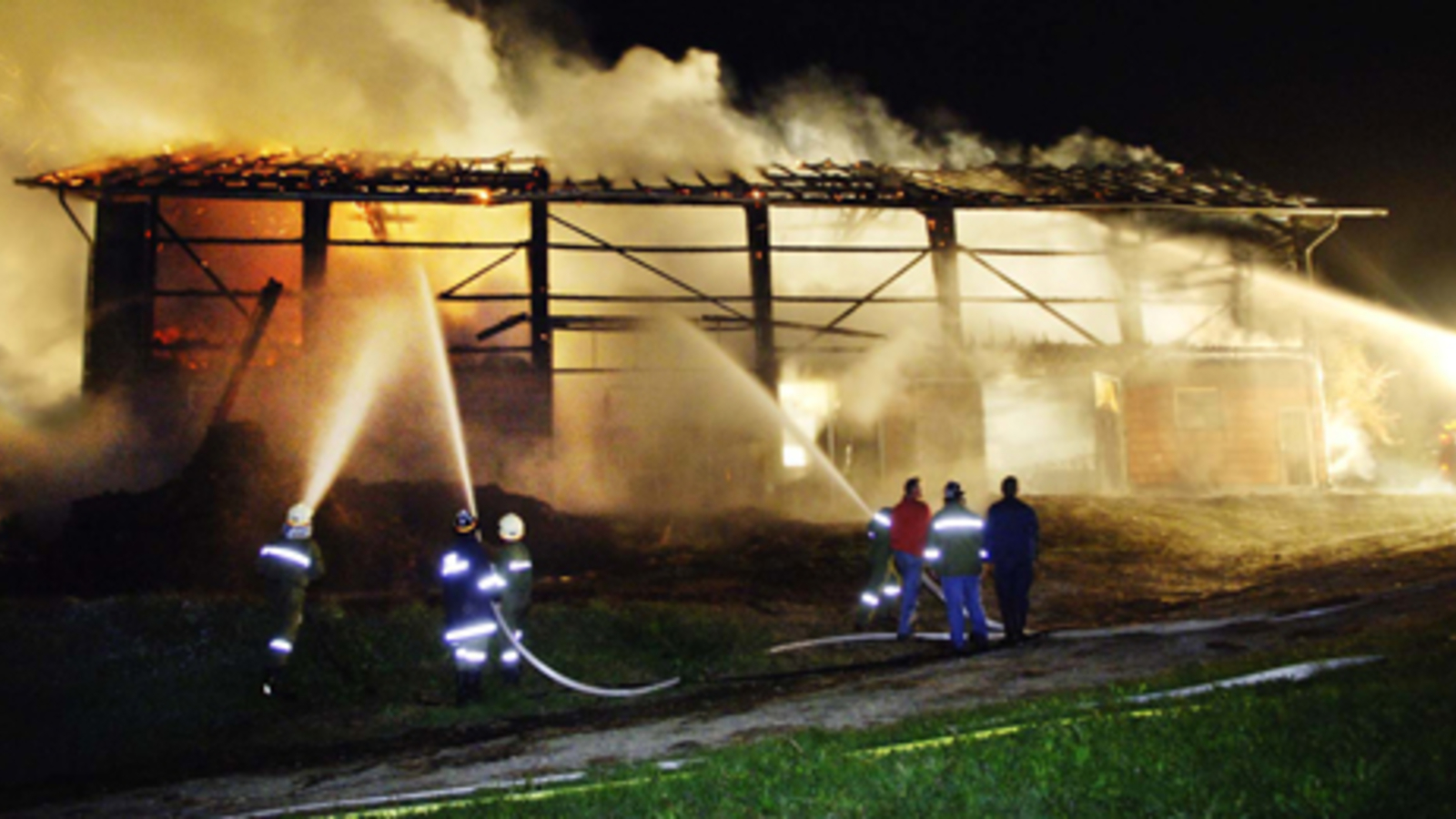 Acht Br Nde Gelegt Feuerteufel Gest Ndig Oe At