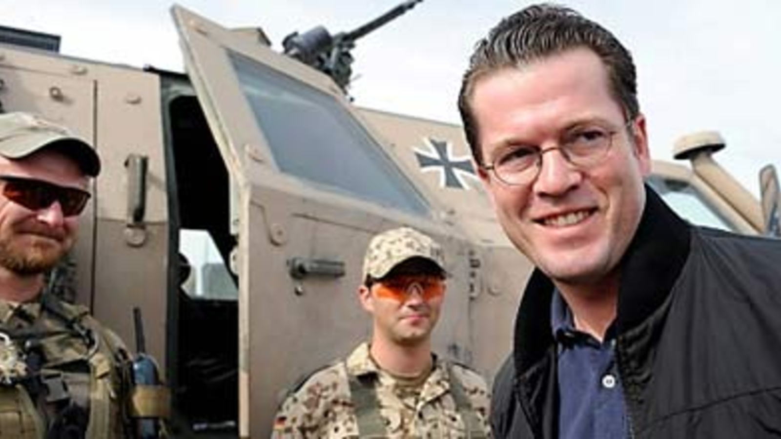 Guttenberg will Bundeswehr für Ausländer öffnen oe24 at