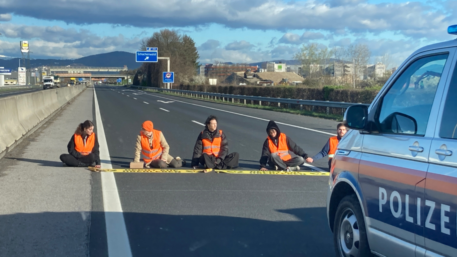 Klima Kleber Blockieren A9 Pyhrnautobahn Oe24 At