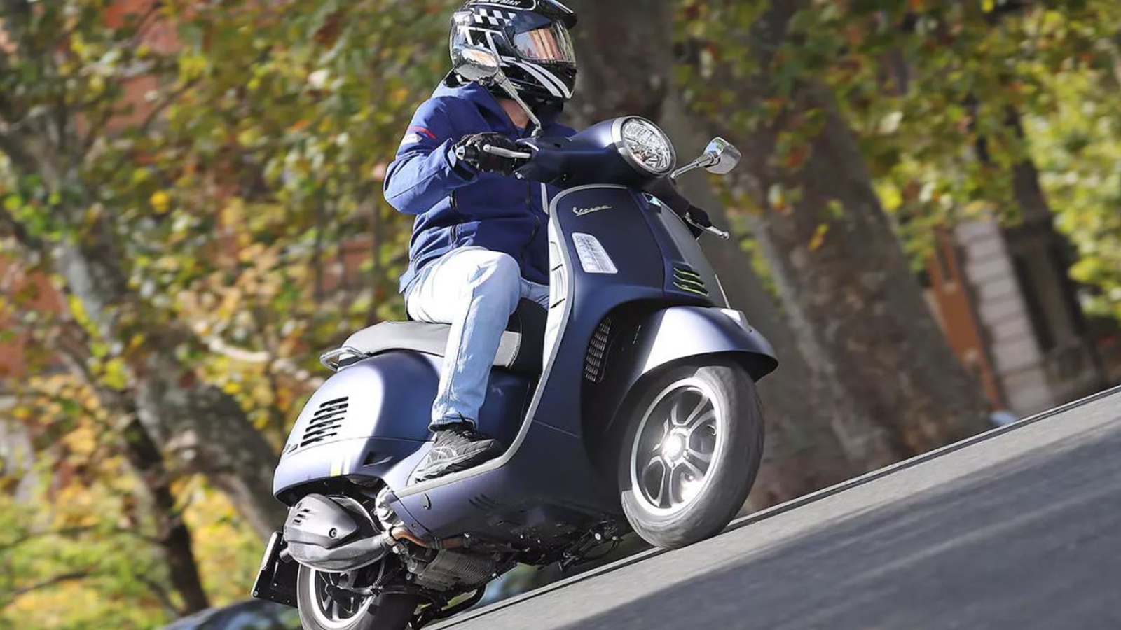 Vespa Raser Bretterte Mit 130 Km H Durch Wien Oe24 At