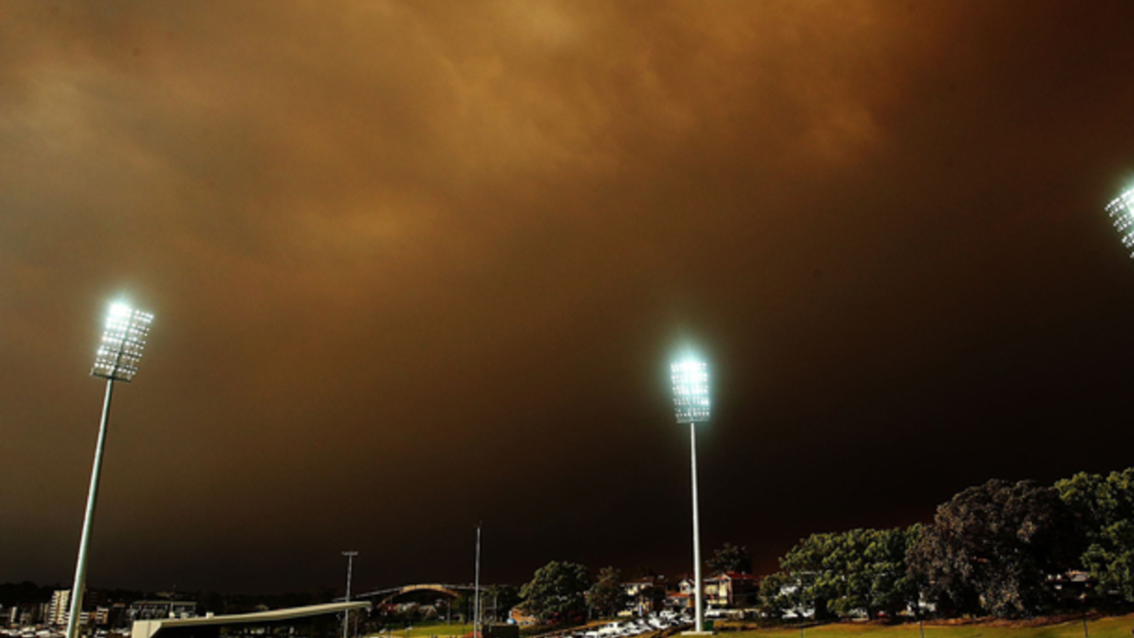 Waldbrände wüten bei Sydney oe24 at