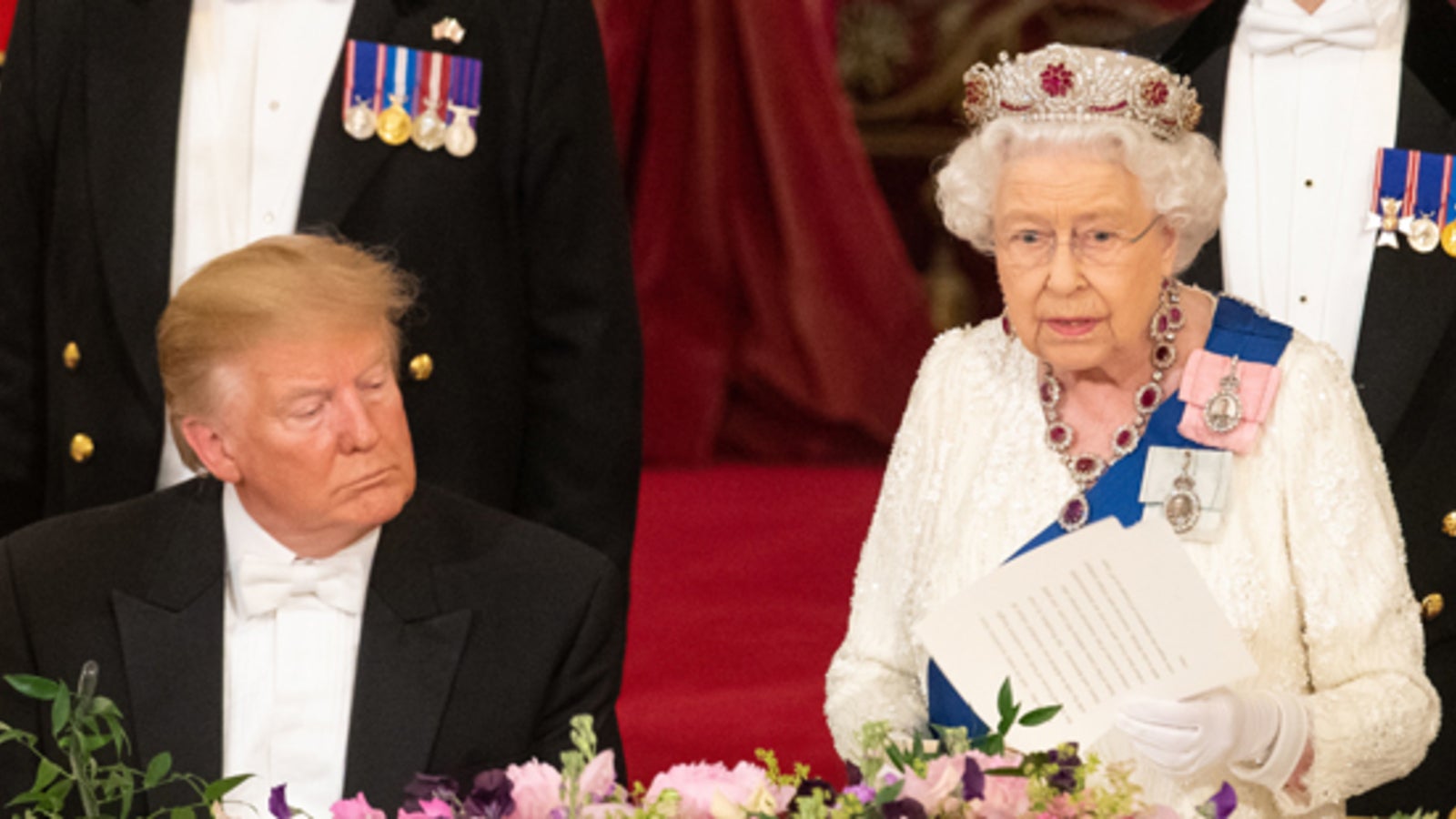 Queen Wird Beim Trump Dinner Pl Tzlich Deutlich Oe At