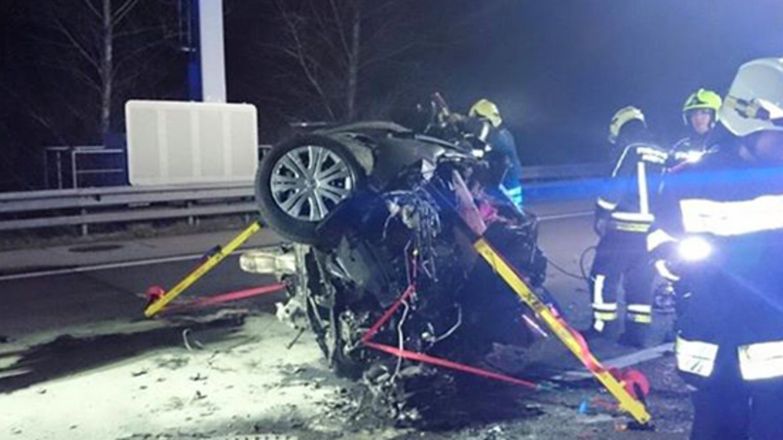 Zwei Tote Bei Crash Auf A1 Oe24 At