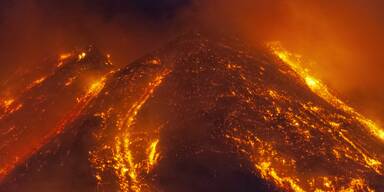 Vulkanausbruch: Ätna in Sizilien spuckt Lava