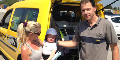 Zwei Babys aus Hitze-Autos gerettet