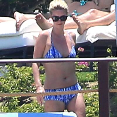 Nicky Hilton: Alleine am Pool