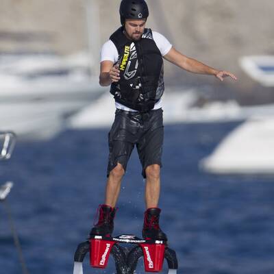 Leonardo DiCaprio hat Spaß auf dem Flyboard