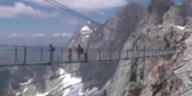 Riesen Hängebrücke über Gletscher