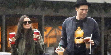 Demi Moore & Toyboy Sean Friday beim Kaffee-Date