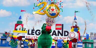 Legoland Jubiläum Olli Maskottchen