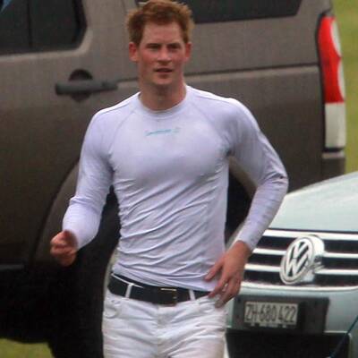 Prinz Harry im engen Shirt: Er zeigt Muskeln