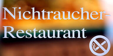 070103_nachsiebentagenlöschen_nichtraucher_restaurant_dpa