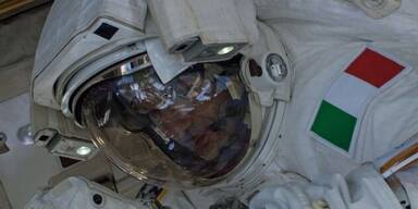 Dramatisch: Astronaut hat Wasser im Helm