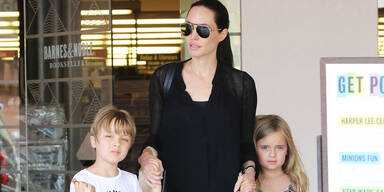 Angelina Jolie mit Knox & Vivienne