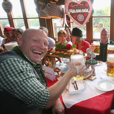 Der FC Bayern feiert beim Oktoberfest