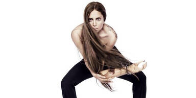 Lady GaGa posiert mit Arm-Prothese!