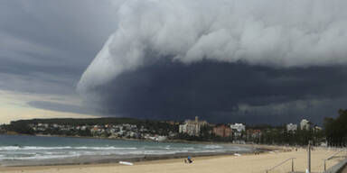 Gewaltige Gewitterwolken ziehen über Sydney