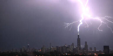 Sears Tower von Blitzen getroffen