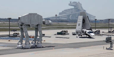 Star Wars Fahrzeuge am Flughafen