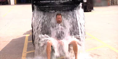 Ist das die verrückteste Ice-Bucket-Challenge?