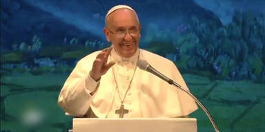 Hier spricht der Papst zu der Menge