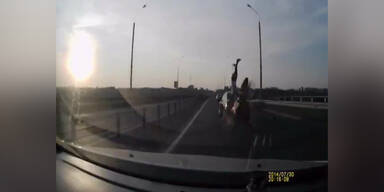 Motorrad-Unfall: extremes Glück