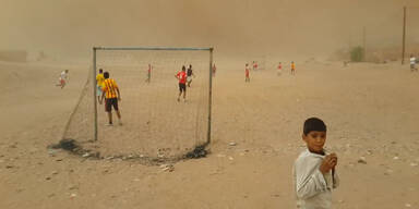 Sandsturm kommt auf Kinder zu