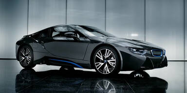 BMW präsentiert den sportlichen i8