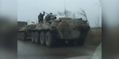 Russische Panzer überschreiten Grenze