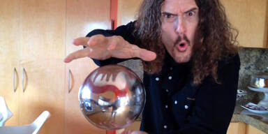 "Weird Al" Yankovic zeigt optische Illusion