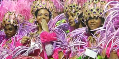 Samba-Parade trotz Unwetter