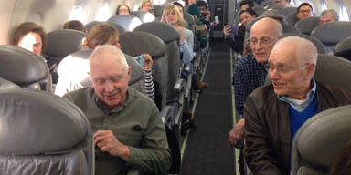 Quartett verkürzt Wartezeit im Flugzeug