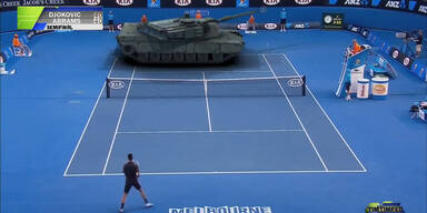 Djokovic spielt Match gegen Panzer