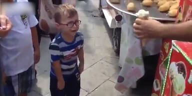 Eisverkäufer bringt Kind zum Weinen