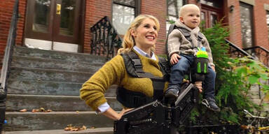 "Robocop-Mam": Baby wackelfrei transportieren