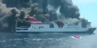 Video der brennenden Fähre im Mittelmeer