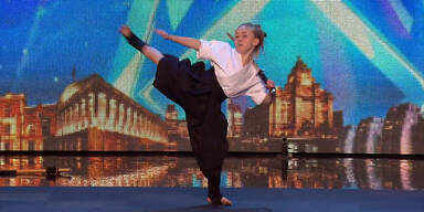 9-jährige Karate-Kämpferin begeistert
