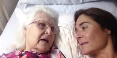 Alzheimerkranke Mutter erkennt Tochter wieder
