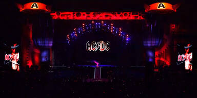 AC/DC rocken "Highway to Hell"
