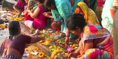 Hindus feiern das Ganges-Fest