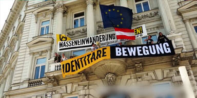 Identitäre besetzen EU-Agentur in Wien