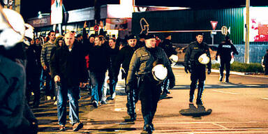 60 Hooligans prügelten sich mitten in Graz