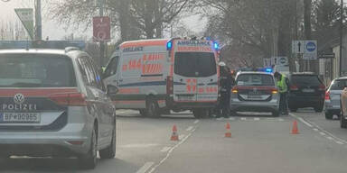 Pkw crasht mit Polizei-Auto: Eine Person verletzt